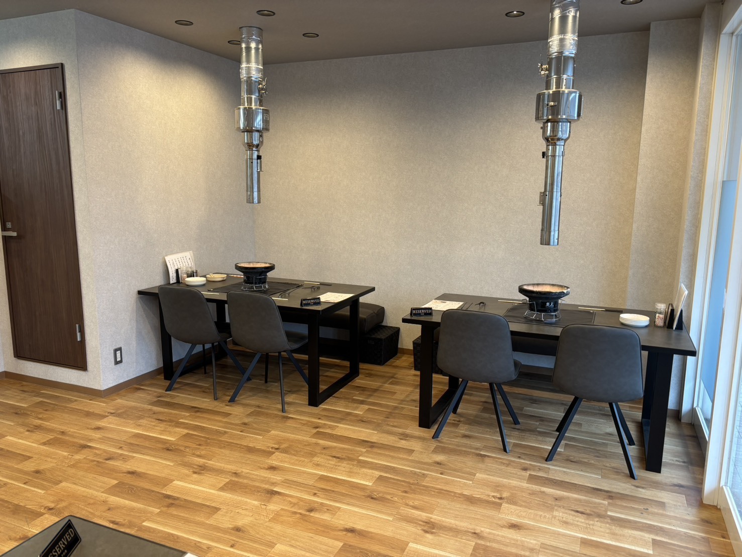 落ち着いた店内